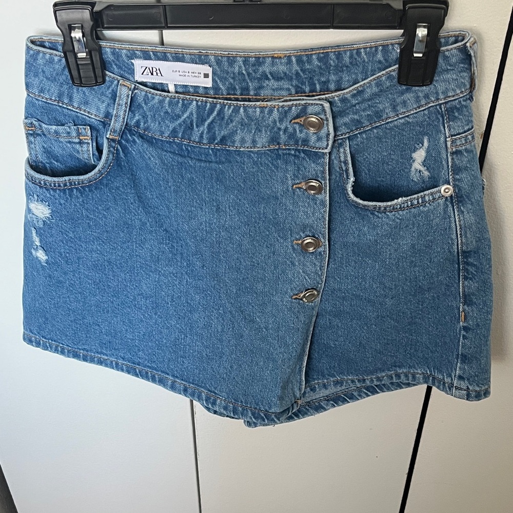 Zara Light Blue Denim Mini Skirt with Button Accents
